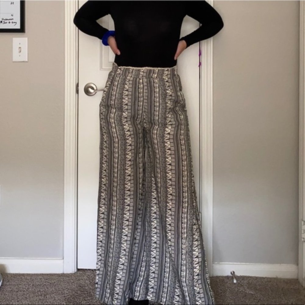 Black and white pattern wide leg lounge pant